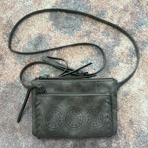 Faux leather gray multipocket shoulder bag with adjustable strap